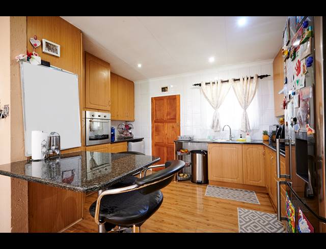 3 BEDROOM HOUSE SOLD IN HALFWAY GARDENS